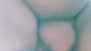 我在公共海滩上性交了我最好的处女朋友