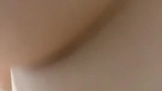 高中女学生，在居室掰开内裤偷偷视讯