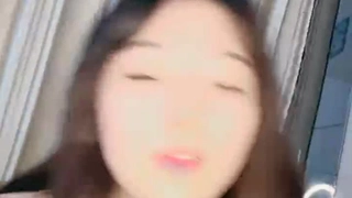 姐妹俩被屌丝男双飞爆操画的妆都被操花了真给力
