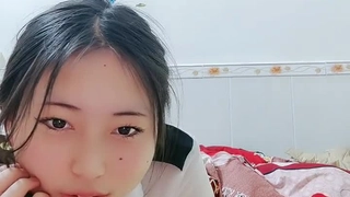 等到音乐重拍的时刻就是插入的时机～正妹邀请哥哥一起到直播间开趴啦！
